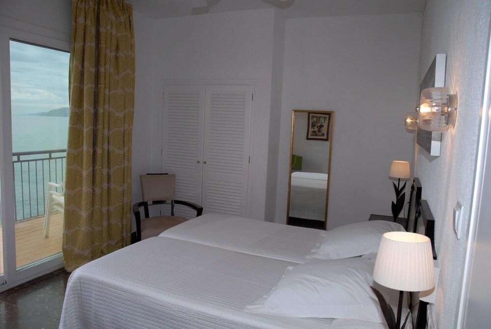 Hotel Grifeu Llanca Ngoại thất bức ảnh