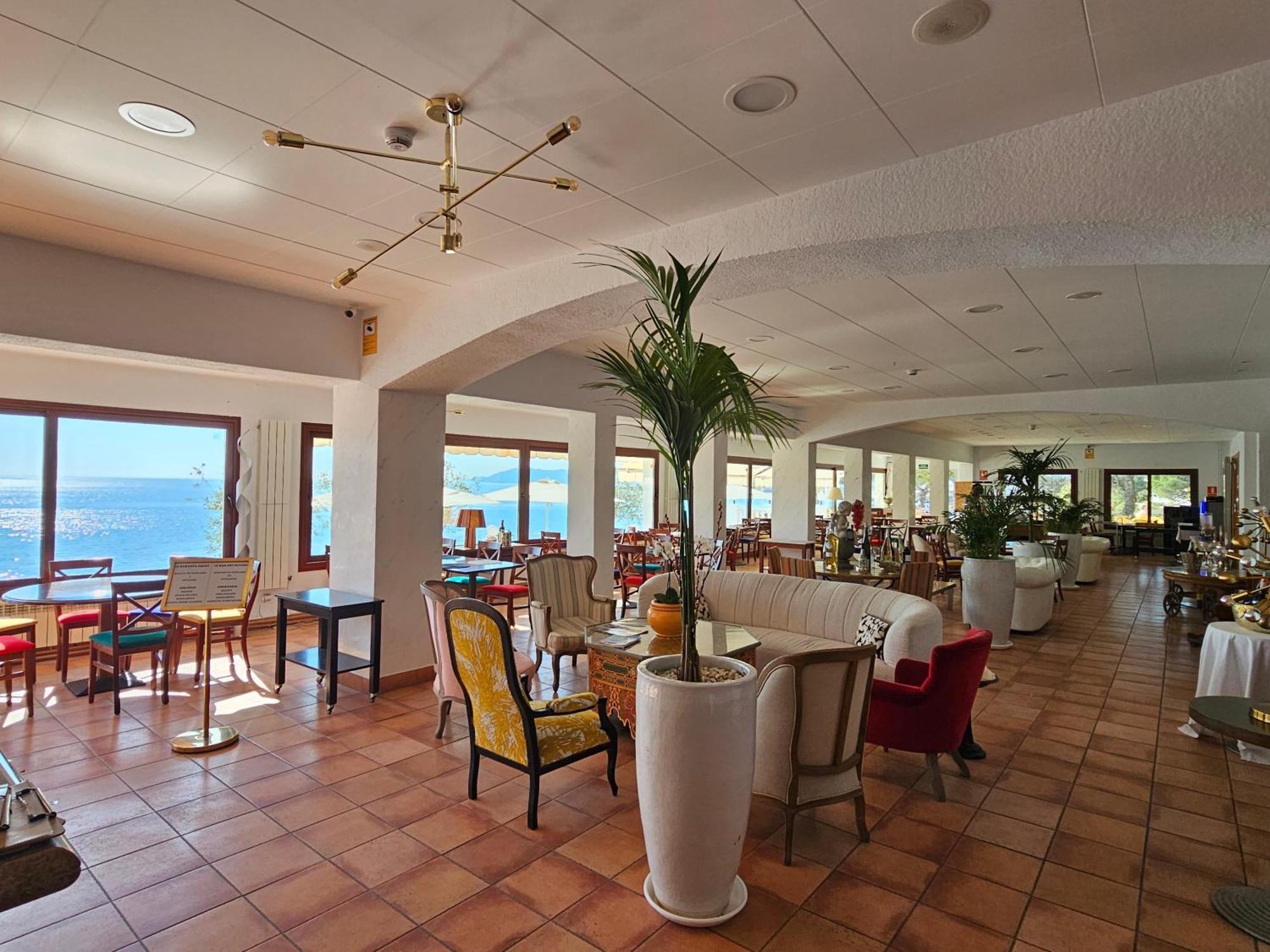 Hotel Grifeu Llanca Ngoại thất bức ảnh