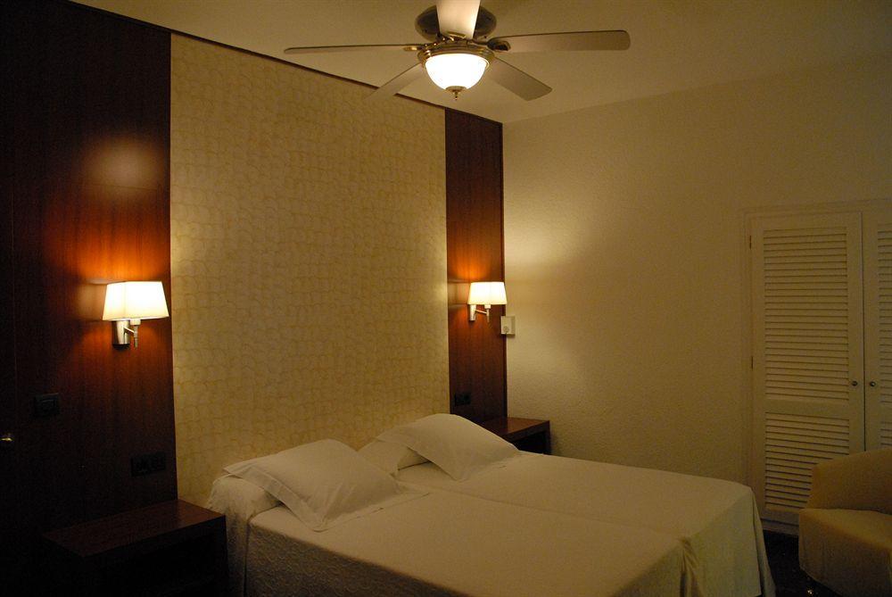 Hotel Grifeu Llanca Ngoại thất bức ảnh