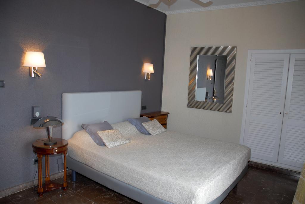 Hotel Grifeu Llanca Ngoại thất bức ảnh